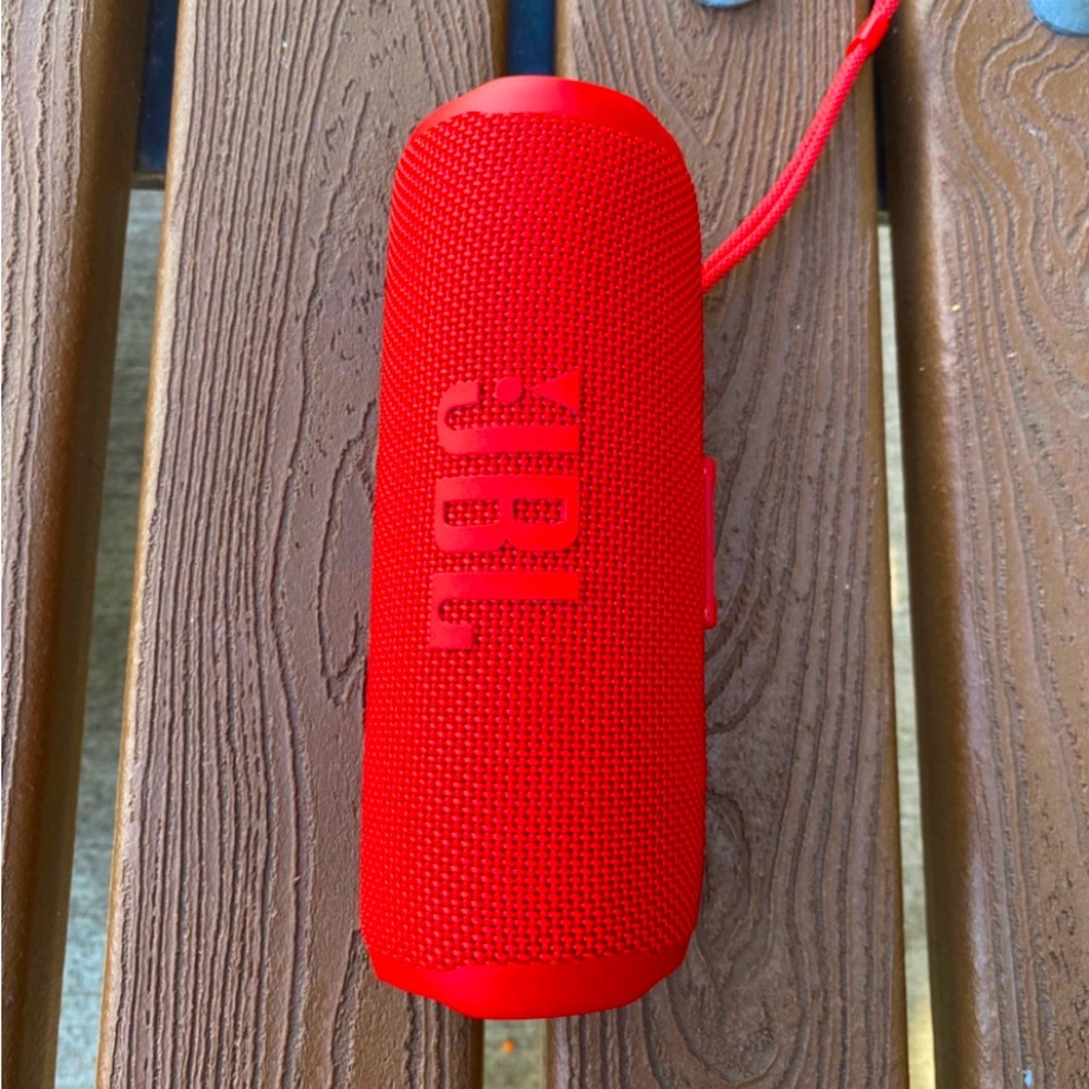 JBL flip 6 been used for a couple weeks new money for a PC.